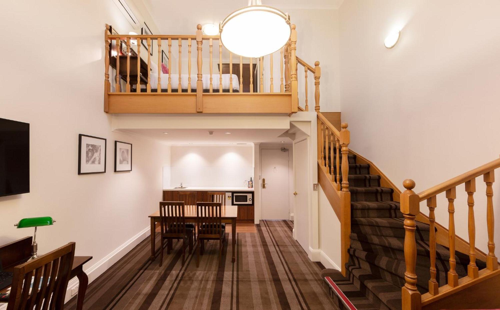 Mercure Canberra Exterior photo